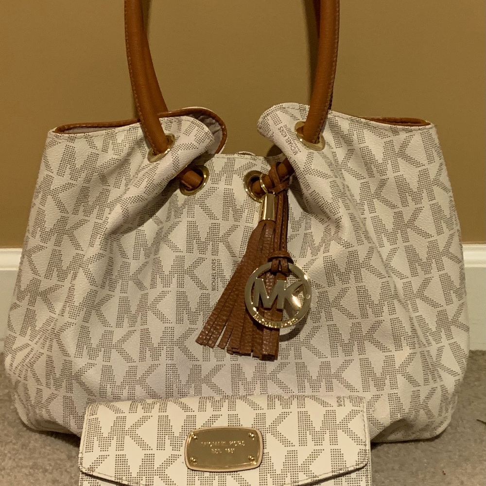 MICHAEL KORS East/West Ring Tote &Matching Wallet